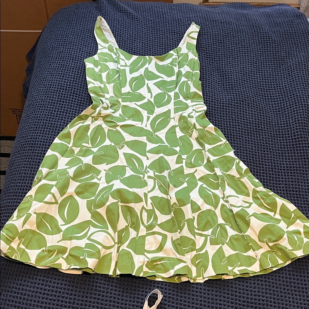 Nine West Sleeveless Green and White Leaf Pattern Dress